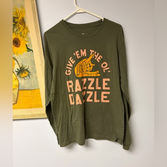 lucy jaynes Tops - Lucy Jaynes Olive cat Graphic Tee